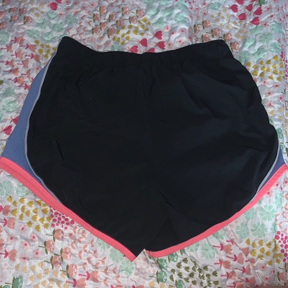 Tna runner shorts - Picture 2 of 2